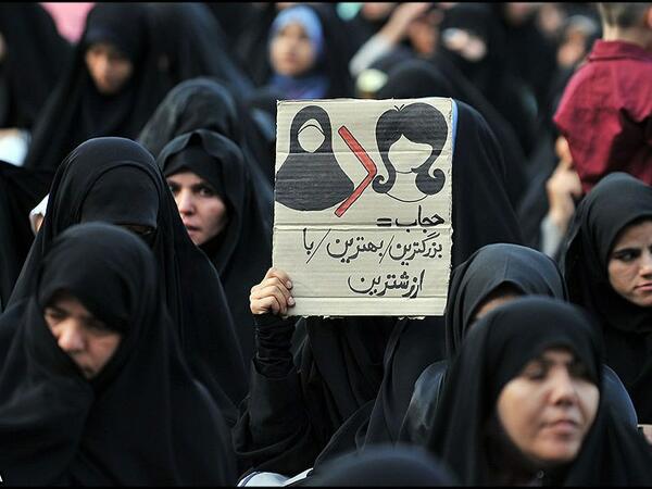 İranlı qadınlarla molla arasında hicab davası - <span class="color_red">VİDEO</span>