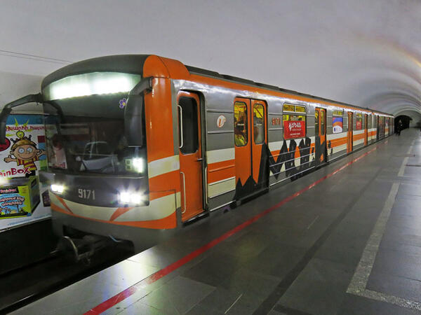 İrəvan metrosunda bomba HƏYƏCANI: <span class="color_red">qatarların hərəkəti dayandırılıb</span>