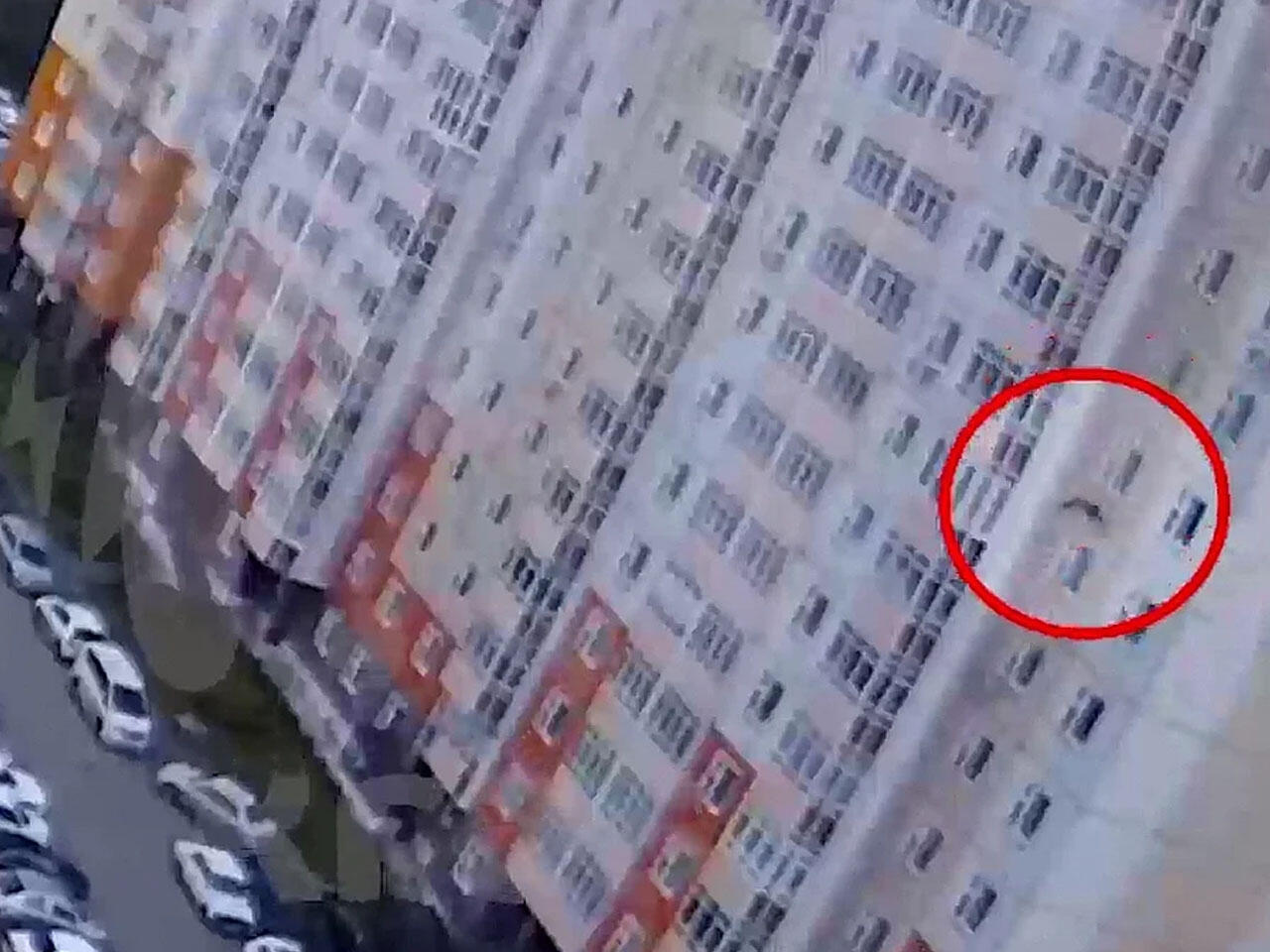 Москва выпал мужчина. Русские многоэтажки.