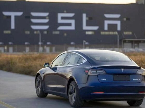 “Tesla” milyondan çox elektromobilini geri çağırır