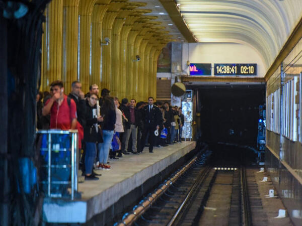 Metroda qatarlar arasındakı interval artdı - SƏBƏB