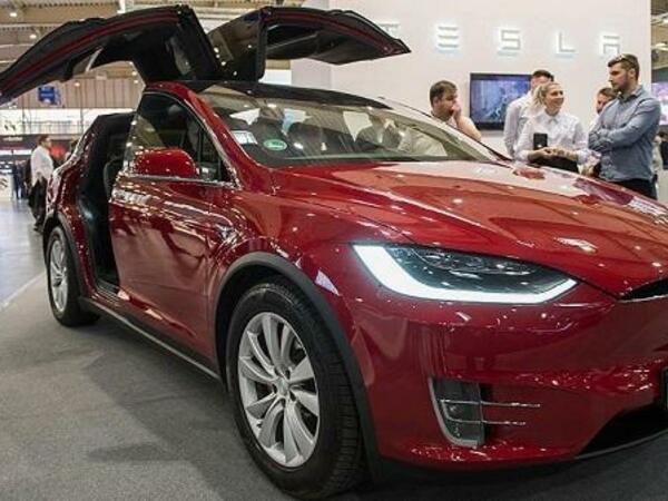 &quot;Tesla&quot; 1,1 milyon avtomobili <span class="color_red">geri çağırır</span>