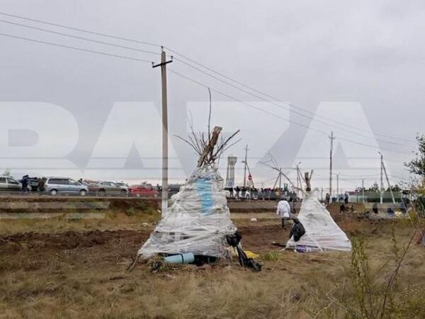 Rusiyalılar Qazaxıstanla sərhəddə çadırlar qururlar - FOTO