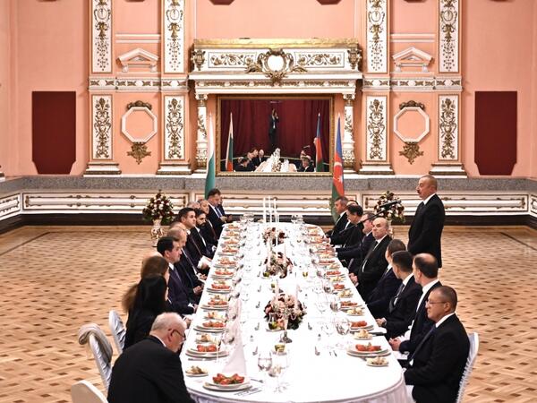 Prezident İlham Əliyevin şərəfinə rəsmi şam yeməyi verilib - FOTO