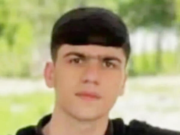 17 yaşlı oğlan çayxanada qəfil öldü - FOTO