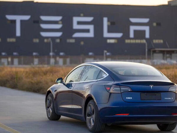 “Tesla” yüzminlərlə elektromobilini geri çağırır