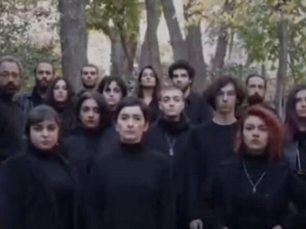 İranda teatr işçiləri hicabdan imtina etdilər - VİDEO