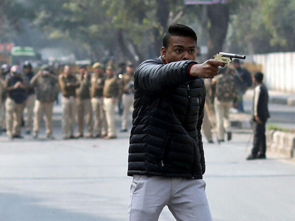 Hindistanda polis səhiyyə nazirini güllələyib öldürdü
