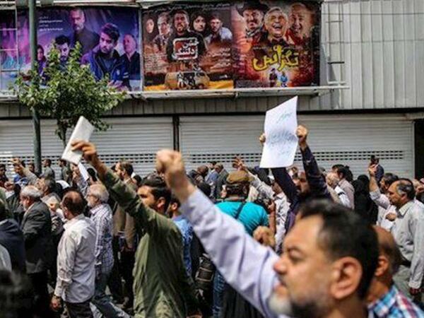 İranda yeni etiraz: <span class="color_red">Rejimin şah damarını belə kəs!</span>