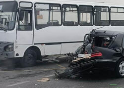 Bakıda sərnişin avtobusu “Mercedes”lə toqquşdu - FOTO