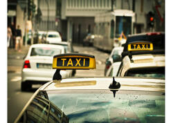 Tanınmış model taksi sürücüsü işləməyə başladı - FOTO