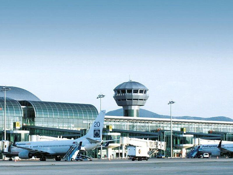Aprel ayında Adnan Menderes Beynəlxalq Hava Limanına gələn sərnişinlərin sayı 2 milyonu ötüb