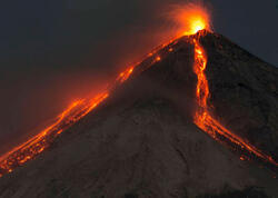 İslandiyada güclü zəlzələdən sonra vulkan püskürüb - <span class="color_red">FOTO</span>