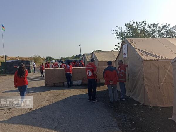 Humanitar karvan 2 gündür Ağdam-Xankəndi yolunda gözləyir - FOTO