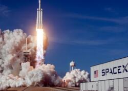 “SpaceX” daha 22 internet peykini orbitə çıxarıb