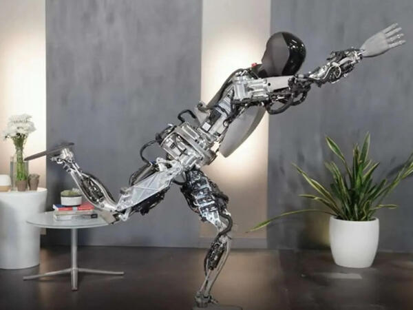 “Tesla” insanabənzər robotun son versiyasını nümayiş etdirdi