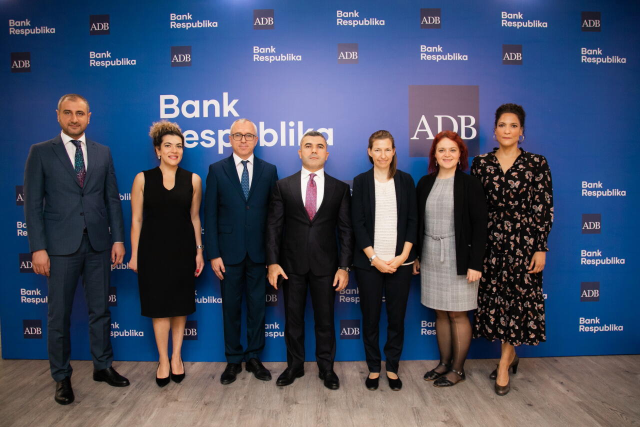 Asiya İnkişaf Bankı və Bank Respublika arasında iri həcmli kredit sazişi imzalandı -