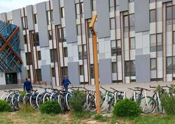 Bakıda məktəbin qarşısında park edilən velosipedlər gündəm oldu - FOTO