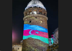 İstanbuldakı Qalata qülləsində Azərbaycan bayrağı - VİDEO
