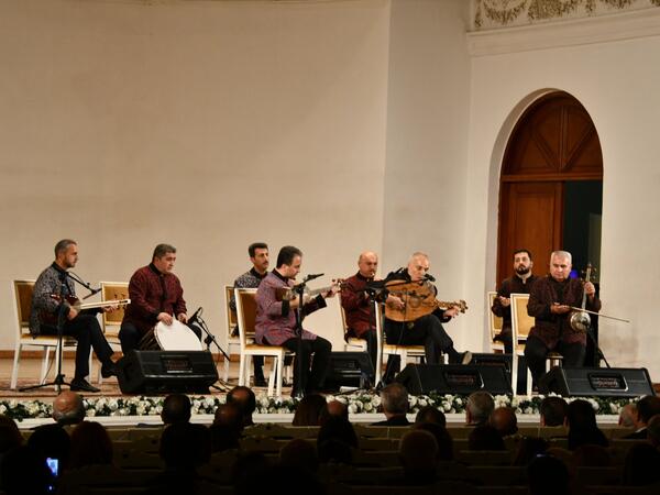 Fəramərz Gərmrudinin rəng və təsniflərindən ibarət konsert keçirilib - FOTO