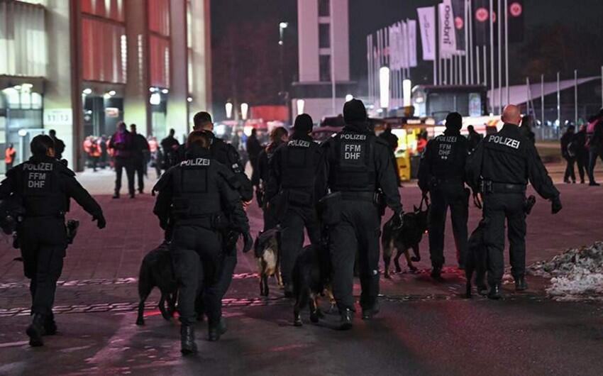 Futbol azarkeşləri arasında davada bir neçə polis yaralandı