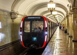 Bakı metrosunda iki qadının halı pisləşdi