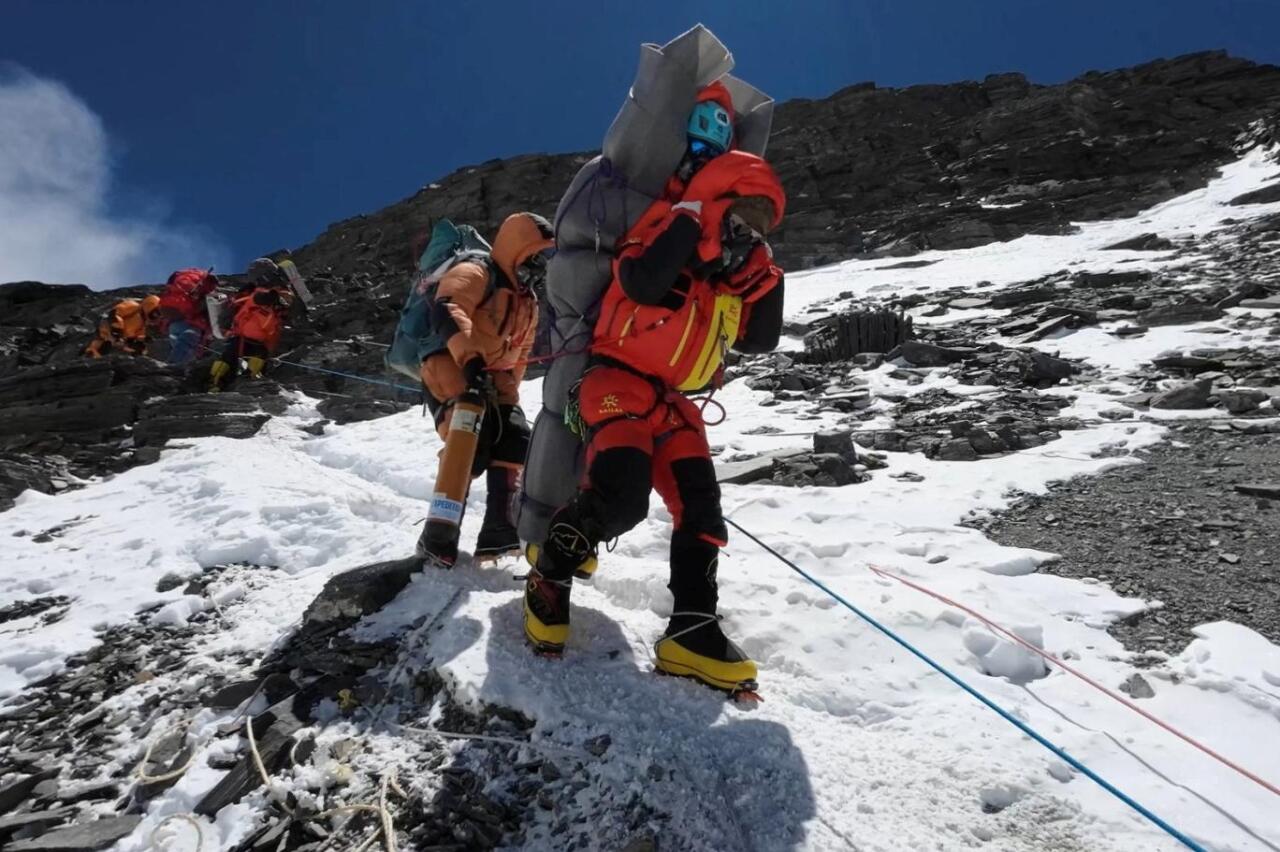 Everest "dünyanın ən hündür zibilxanası"na çevrilir - Hər il 75 ton...
