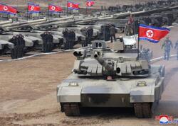 Şimali Koreya yeni tankı ilə göz dağı verdi - FOTO