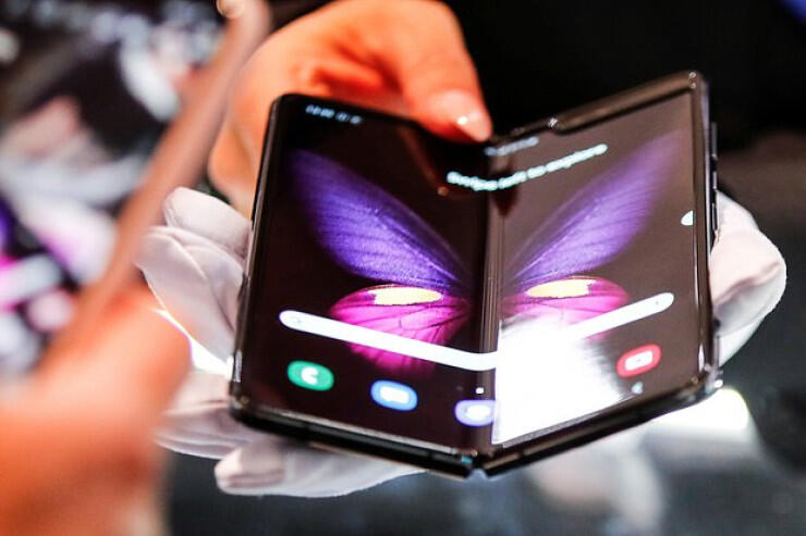 “Samsung”un qatlanan smartfonlarında zavod qüsuru