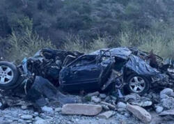 Albaniyada miqrantları daşıyan avtomobil dərəyə yuvarlandı: Çox sayda ölən var