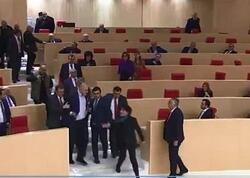 Gürcüstan parlamentində dava - <span class="color_red">VİDEO</span>