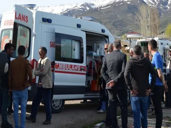 Türkiyədə avtobus avtomobillə toqquşub, <span class="color_red"> 10 nəfər yaralandı</span>