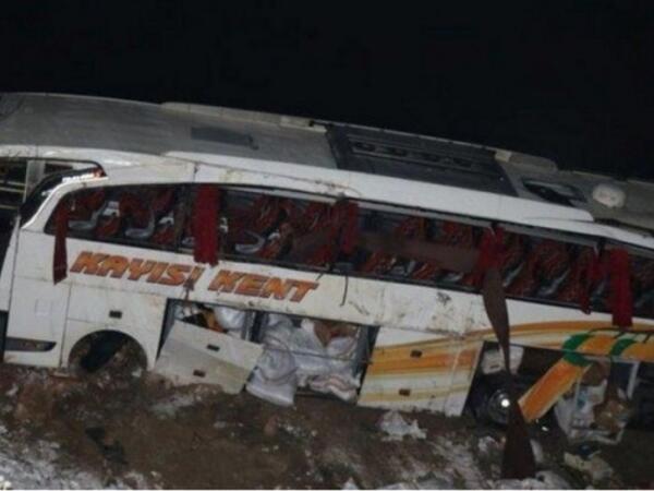 Türkiyədə avtobus aşdı, 19 nəfər <span class="color_red">yaralanıb</span>