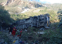 Peruda avtobus uçuruma aşıb, 23 nəfər ölüb