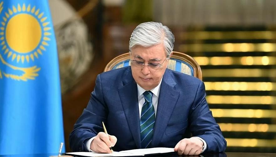 Qazaxıstan prezidenti naziri vəzifəsindən azad etdi