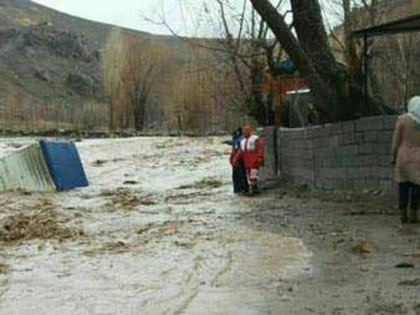 İranda leysan: maşınlar su altında qaldı - <span class="color_red">VİDEO</span>