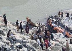 Pakistanda avtobus qayalıqdan aşdı - 20 ölü