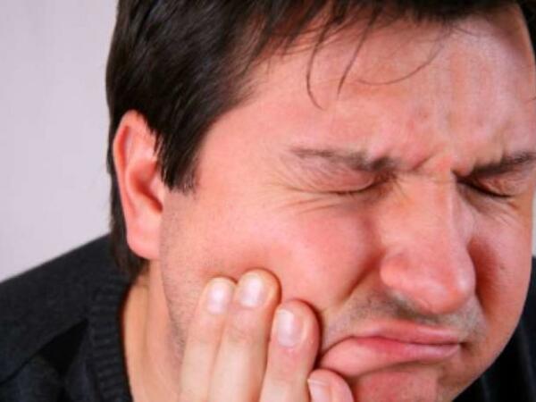 Diş ağrısını saniyələr ərzində yox edən təbii üsul