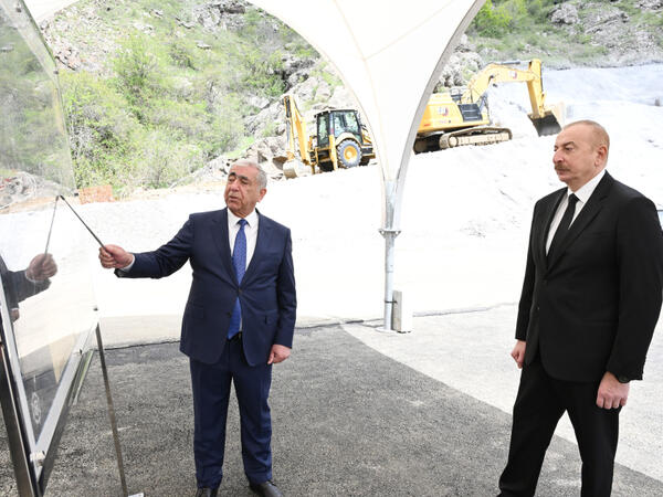 Prezident Xankəndi-Şuşa-Laçın avtomobil yolunda görülən işlərlə tanış olub - FOTO