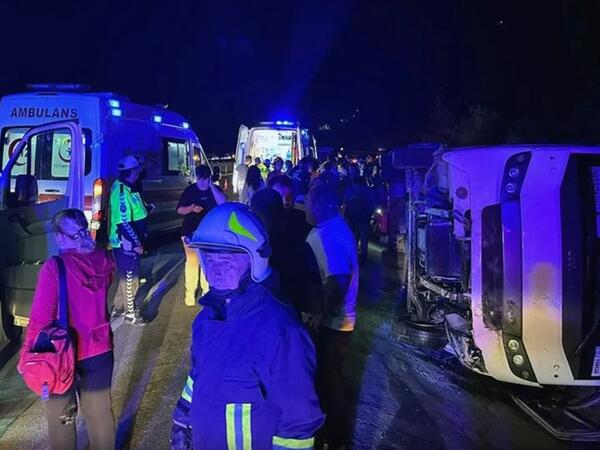 Türkiyədə şagirdlərin olduğu avtobus dərəyə aşıb, 25 nəfər xəsarət alıb