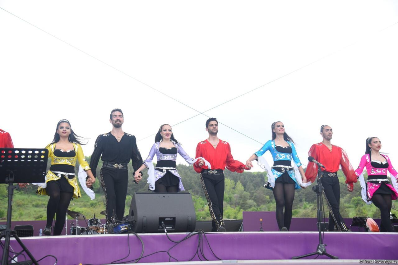 Şuşada “Xarıbülbül” Beynəlxalq Festivalı çərçivəsində “Anadolu Atəşi” ansamblının konserti olub - FOTO
