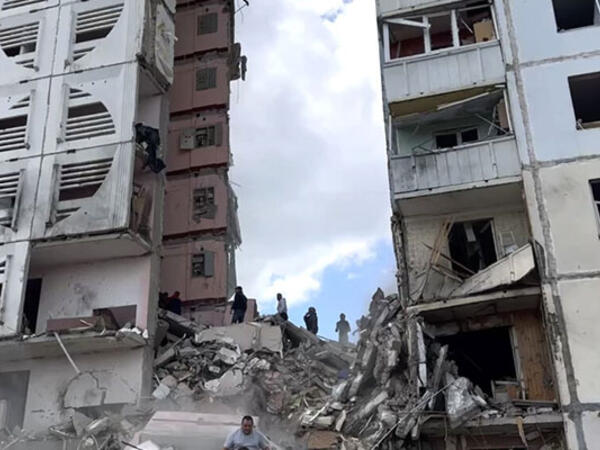 Ukrayna Ordusu Belqorodda yaşayış binasını vurdu -