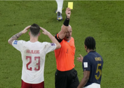 UEFA-dan YENİ QƏRAR: <span class="color_red">Hakimə yaxınlaşan futbolçular cəzalanacaq</span>