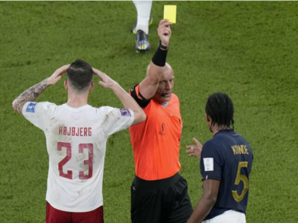 UEFA-dan YENİ QƏRAR: <span class="color_red">Hakimə yaxınlaşan futbolçular cəzalanacaq</span>