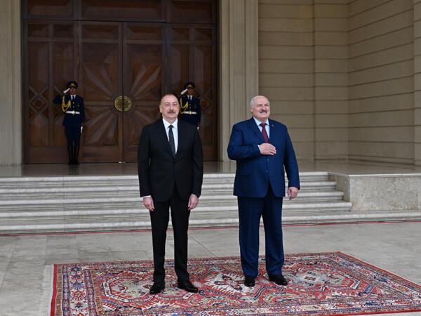 Aleksandr Lukaşenkonun rəsmi qarşılanma mərasimi olub