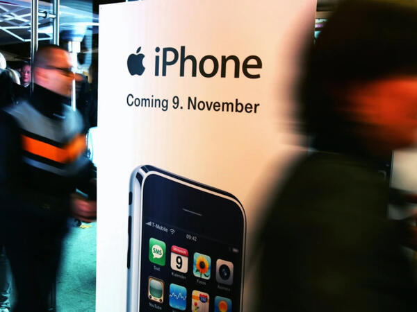 “Apple”a “iPhone” brendindən nəyi imtina etməsi məsləhət görüldü?