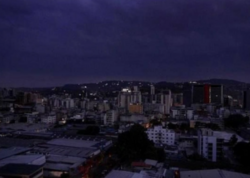 Ekvador qaranlığa büründü: Nəqliyyat iflic oldu, əhali susuz qaldı