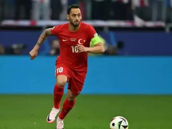 Hakan Çalhanoğlu karyerasını bu klubda bitirəcək