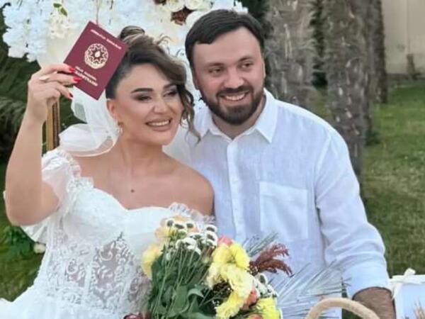AzTV-nin aparıcısı meyxanaçı ilə evləndi - FOTO