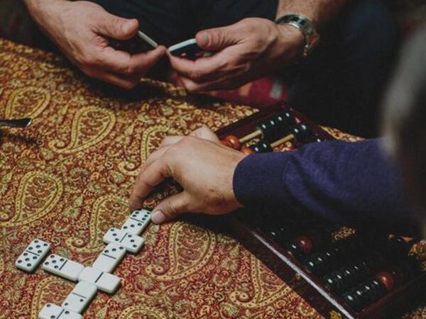 10 qəpikdən domino oynadılar - 3 min manat cərimələndilər